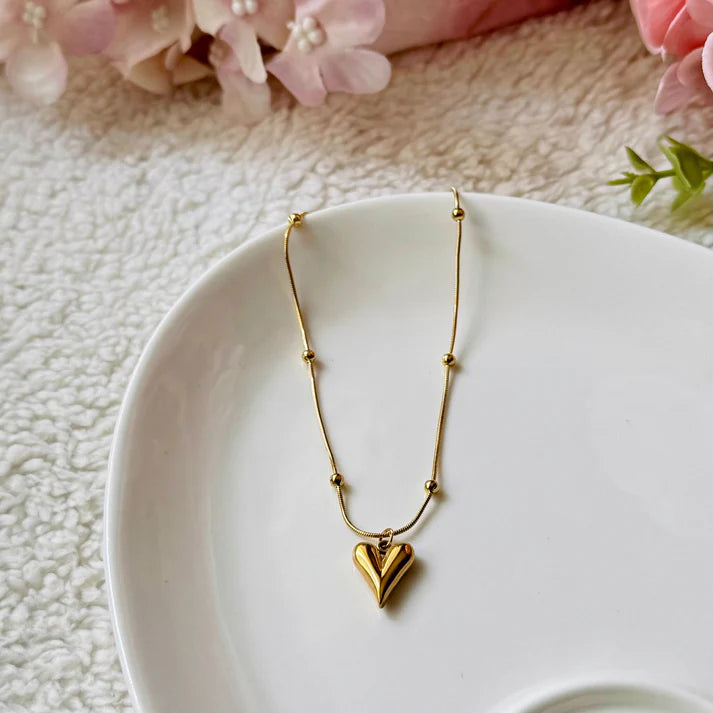 Elegant Gold Heart Necklace